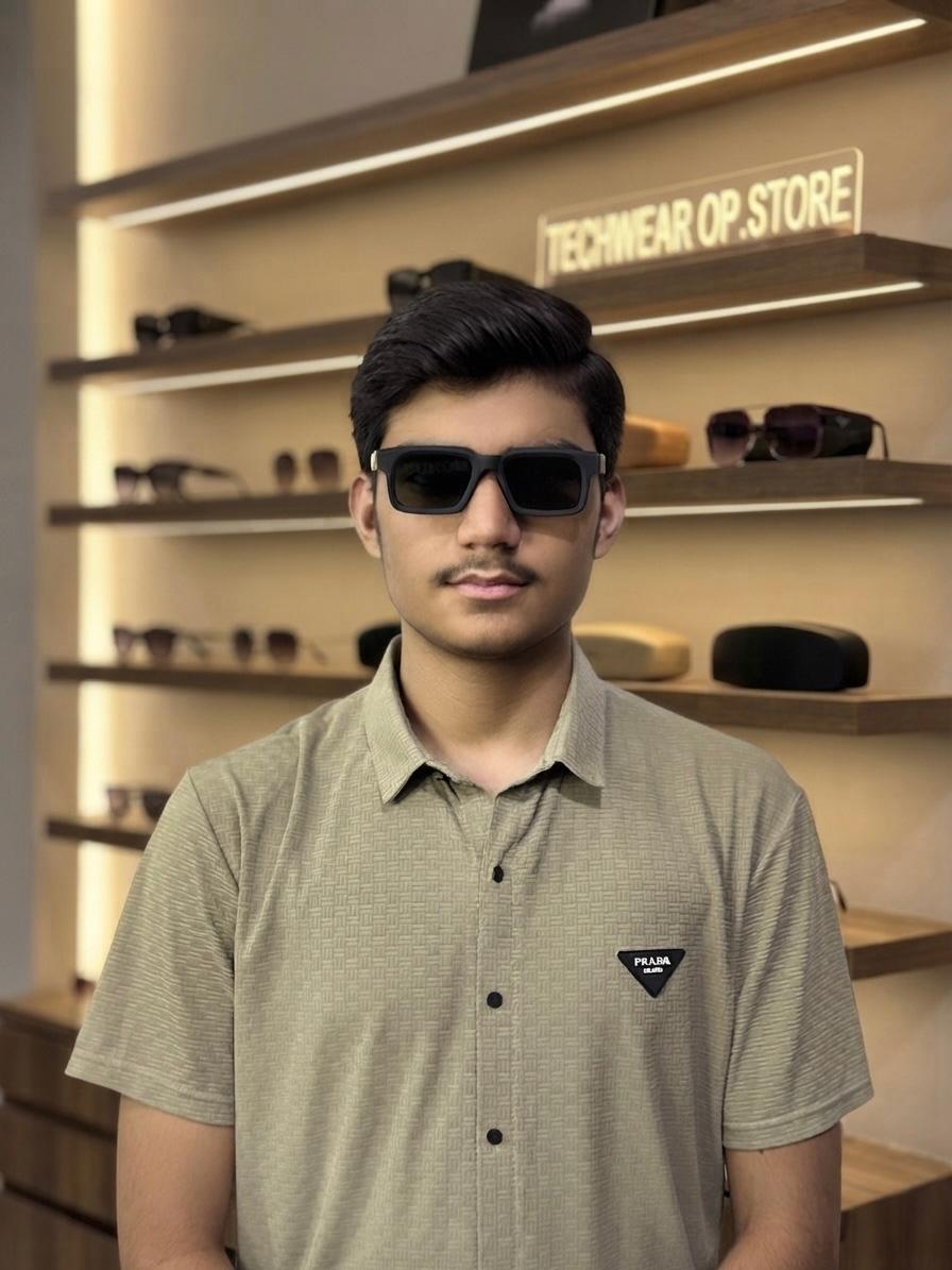 OFF Branded Matte Black Bold Square UV400 Sunglasses - Image 2